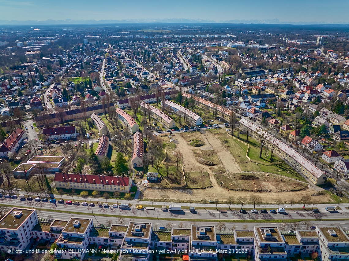 21.03.2023 - Luftbilder von der Baustelle Maikäfersiedlung in Berg am Laim